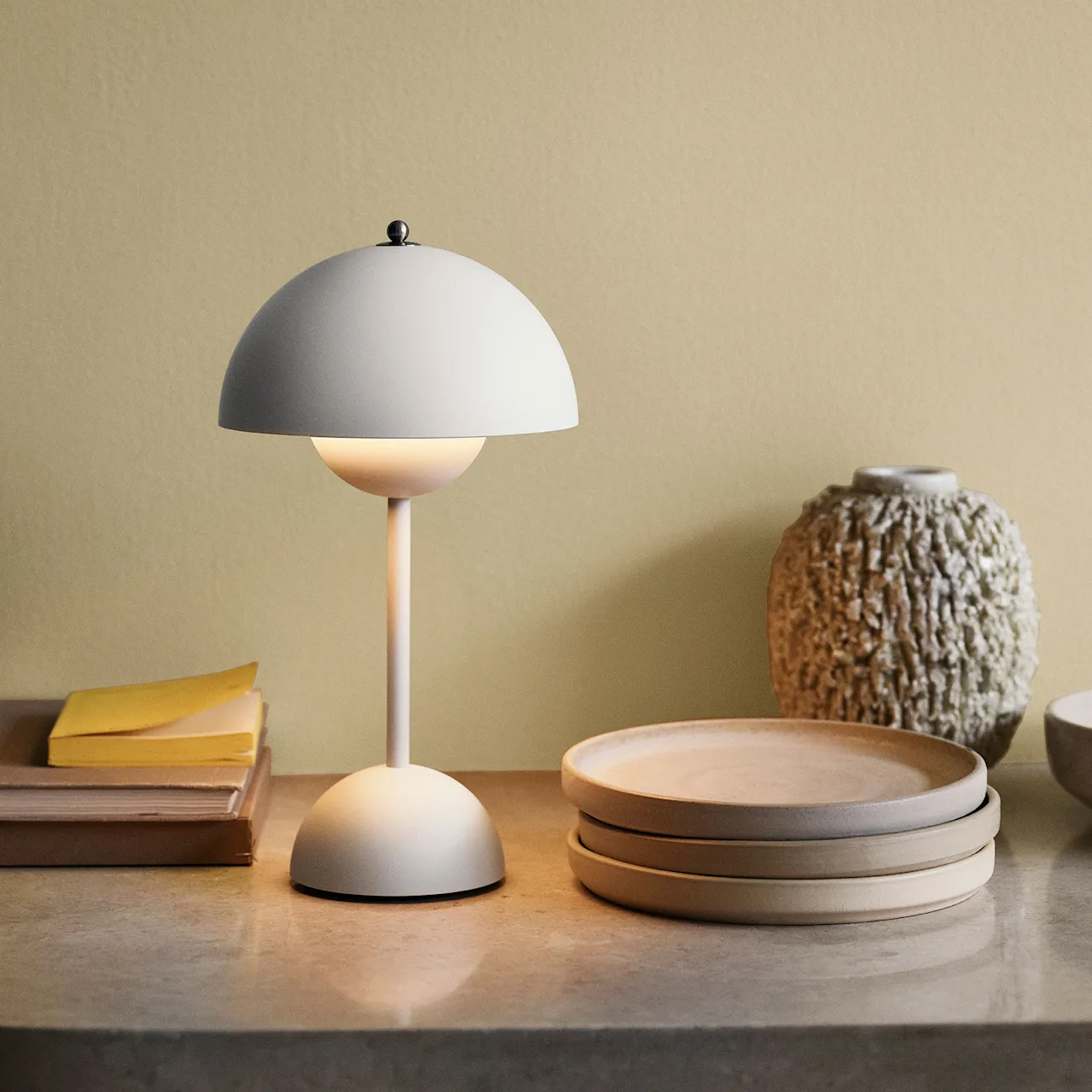 Flowerpot VP9 Portable Table Lamp