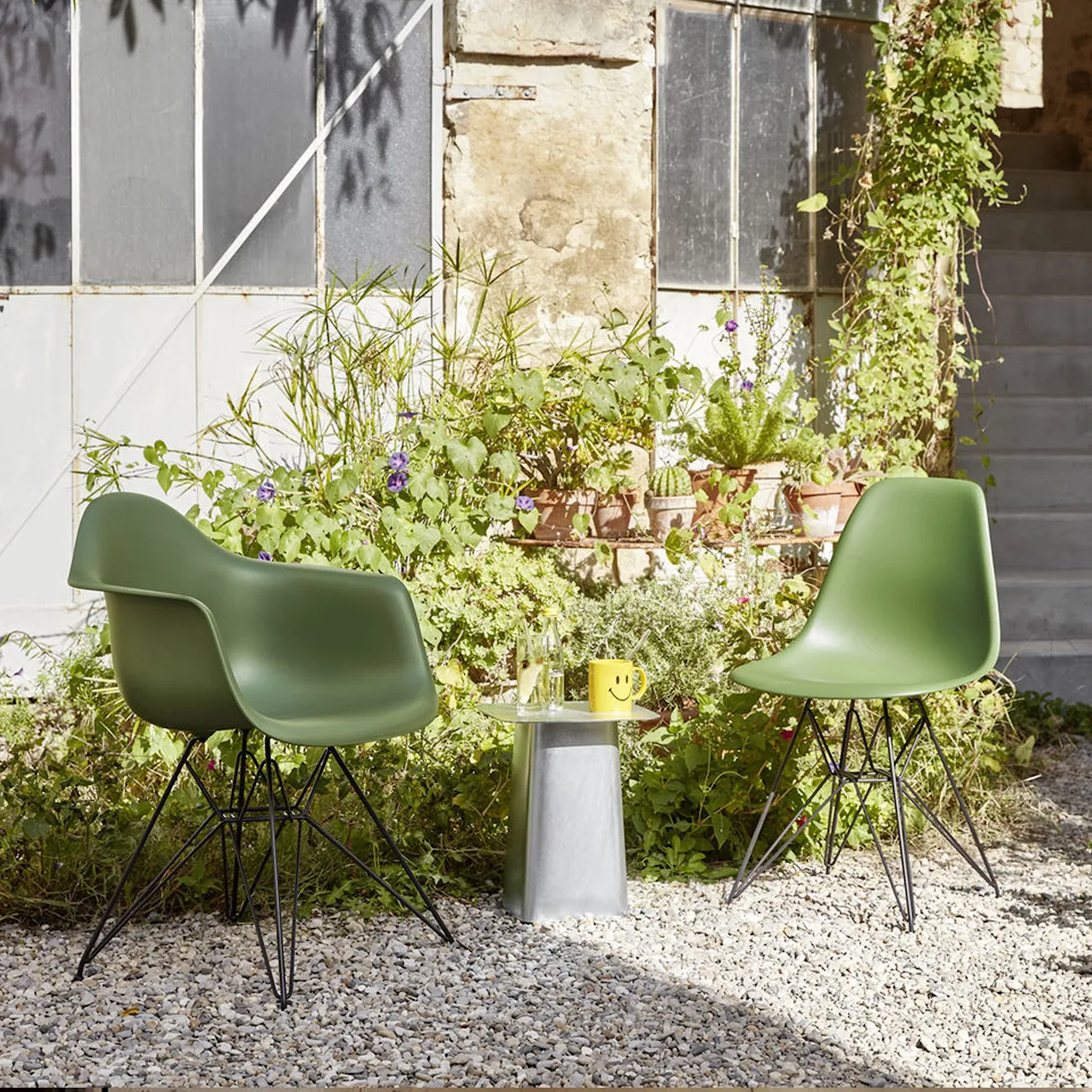 Eames Plastic Armchair DAR - 41 Pale Rose - Chrome Base